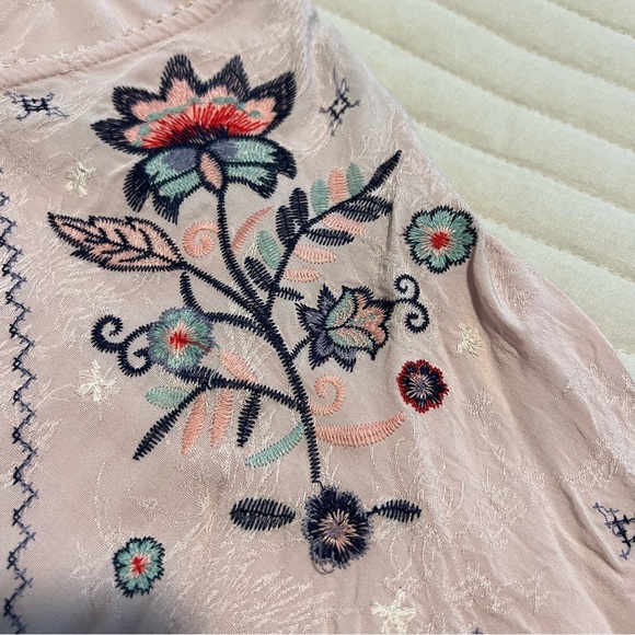 Knox Rose Blush Embroidered Blouse - Picture 3 of 4